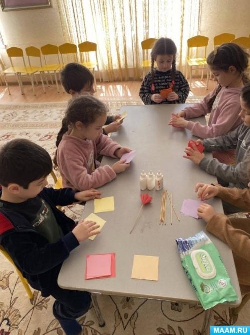 Какие основные техники оригами можно применять для декора комнаты к весне. Мастер-класс по изготовлению поделки в технике оригами «Весенние цветы»