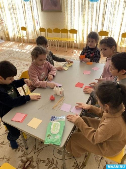 Какие основные техники оригами можно применять для декора комнаты к весне. Мастер-класс по изготовлению поделки в технике оригами «Весенние цветы»