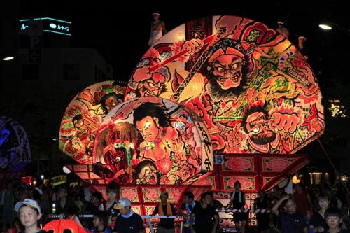 Творим шедевры из бумаги: как украсить комнату своими руками 16