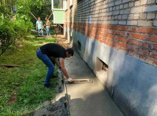 Разрушается бетонная отмостка. Что такое отмостка и для чего нужна