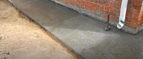 Бетонная отмостка от А до Я своими руками. Выбор времени и подготовка почвы 15 Бетонная отмостка от А до Я своими руками. Выбор времени и подготовка почвы 15