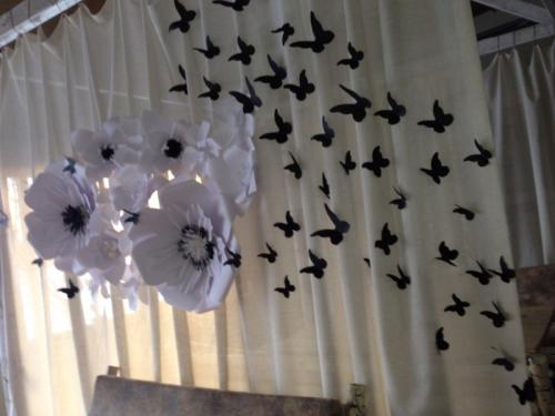 Как выбрать цветовую гамму для бумажных украшений в комнате. Украшения из бумаги своими руками: как сделать шаблон и особенности изготовления украшений (100 фото + инструкции)