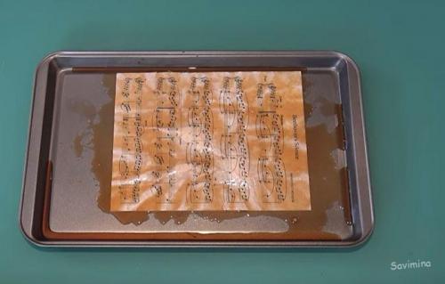 Как обновить старые бумажные поделки, если они потеряли вид. Как сделать состаренную бумагу с помощью чая своими руками