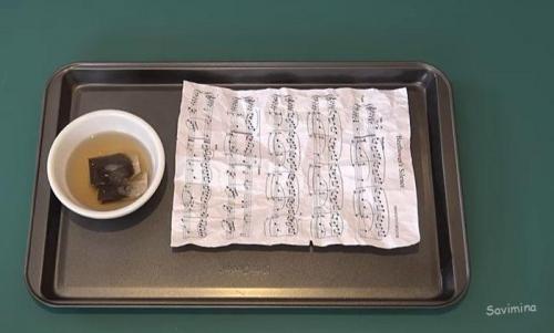 Как обновить старые бумажные поделки, если они потеряли вид. Как сделать состаренную бумагу с помощью чая своими руками