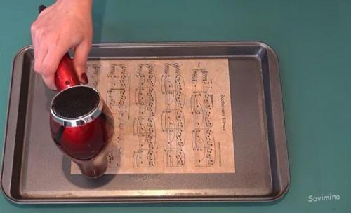 Как обновить старые бумажные поделки, если они потеряли вид. Как сделать состаренную бумагу с помощью чая своими руками