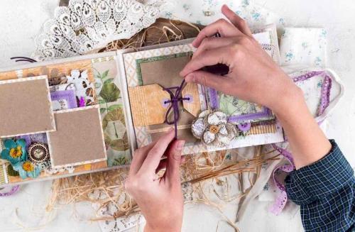 Какие советы помогут начать работать с цветной бумагой для декора. Приёмы и стили в скрапбукинге, которые помогут вам сотворить шедевр, а также список покупок для начинающих осваивать хобби