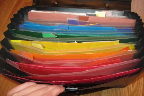 Как хранить декор из цветной бумаги, чтобы он не потерял свой вид. Хранение материалов для творчества Идеи с инета