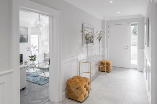 Должна ли мебель в квартире быть одного цвета. Мебель под цвет дверей или пола