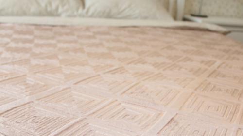 Как выбрать покрывало на кровать 140х200. Как правильно подобрать размер пледа или покрывала на кровать?