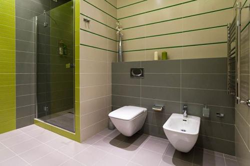 Выигрышные сочетания с серым цветом в интерьере. Серый цвет в монохромных интерьерах 09