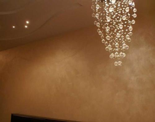 Декоративная покраска стен виды. Декоративная краска для стен с эффектом шелка и шелковых нитей