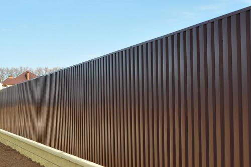 Как производитель гарантирует качество своих заборов из профнастила. Как выбрать профнастил для забора