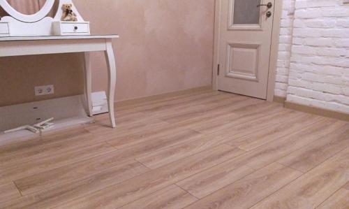 Как правильно выбрать цвет плинтуса к полу и дверям. Возможные варианты сочетаний 01 Как правильно выбрать цвет плинтуса к полу и дверям. Возможные варианты сочетаний 01