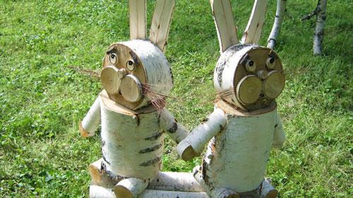 Красивое украшение для дачного сада из дерева. Делаем зверушек из спилов бревен