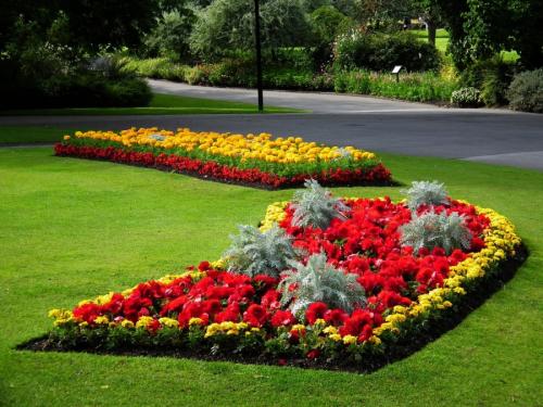 Оформление цветочных клумб. Как оформить клумбу — примеры схем красивого и стильного дизайна цветников и клумб (70 фото)