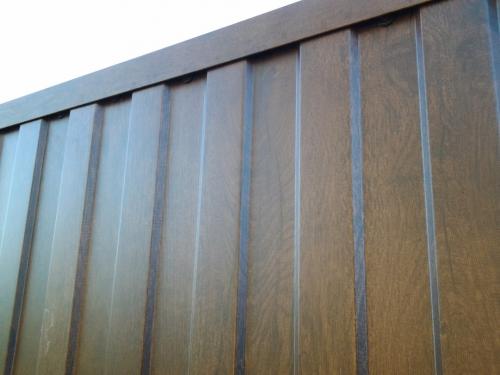 Заборы из профлиста без сварки своими руками. Забор из профнастила без сварки одним шуруповертом: плюсы и минусы 22 Заборы из профлиста без сварки своими руками. Забор из профнастила без сварки одним шуруповертом: плюсы и минусы 22