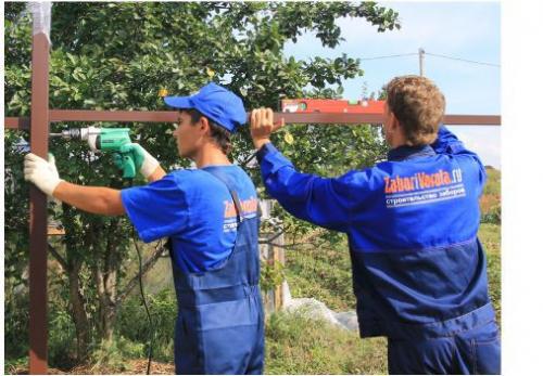 Устанавливаем металлический забор своими руками. Металлический забор из профлиста и штакетника своими руками: пошаговая инструкция