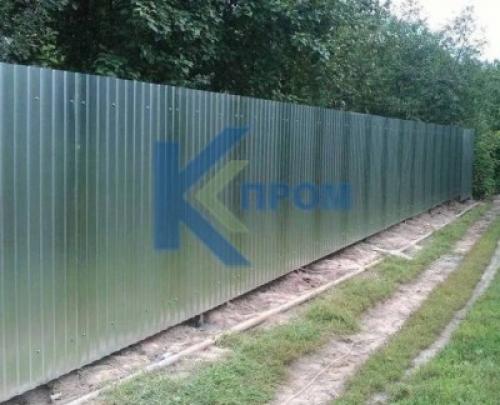 Забор из профнастила с установкой под ключ: все достоинства и нюансы 19 Забор из профнастила с установкой под ключ: все достоинства и нюансы 19
