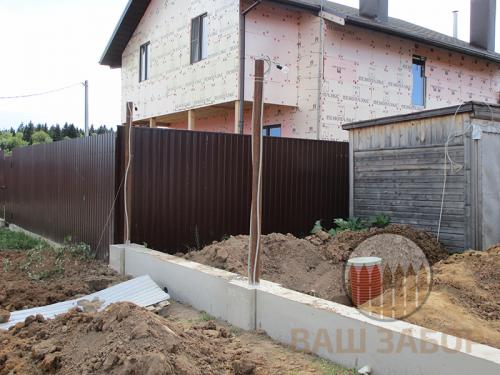 Забор из профнастила с установкой под ключ: все достоинства и нюансы 08 Забор из профнастила с установкой под ключ: все достоинства и нюансы 08
