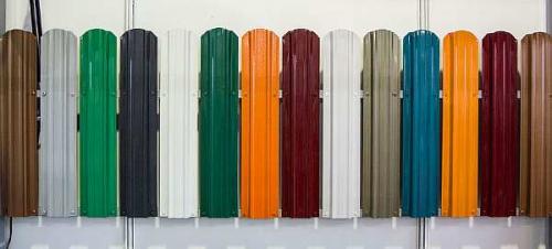 Забор из евроштакетника своими руками. Особенности евроштакетника