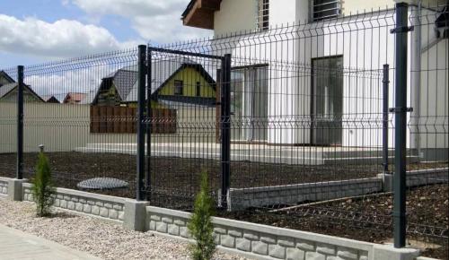 Какие есть бюджетные варианты для установки заборов. Что позволяет удешевить забор