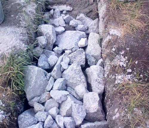 Фундамент под забор из кирпича и профнастила. Забор на ленте с кирпичными столбами