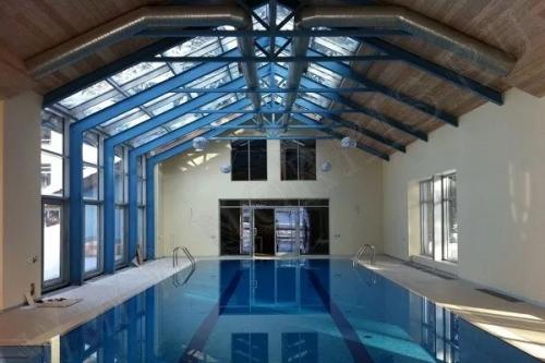 Павильон для бассейна из поликарбоната: особенности и преимущества 13