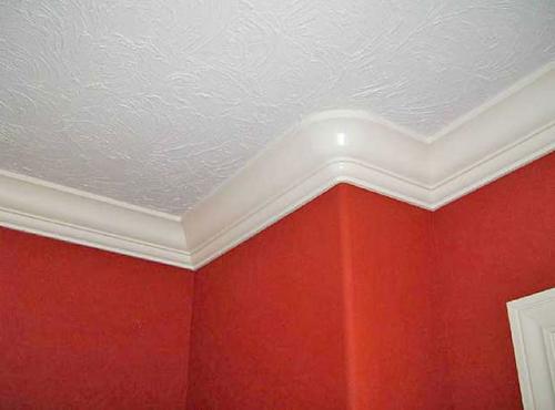 Как выбрать плинтус в 2022 году. Потолочный плинтус в интерьере 2022: ТОП-40 лучших идей дизайна с фото 06 Как выбрать плинтус в 2022 году. Потолочный плинтус в интерьере 2022: ТОП-40 лучших идей дизайна с фото 06