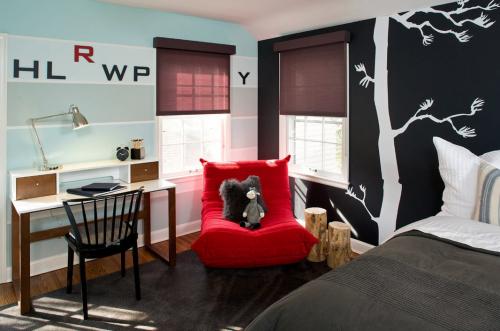 Как украсить стену в детской своими руками. Декор стен в детской комнате своими руками