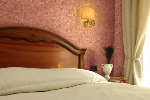 Обои для стен в спальню. Красивые обои в спальню: виды и способы комбинирования