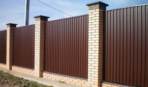 Как построить забор из профлиста своими руками. Какой профнастил подойдет для строительства забора 10