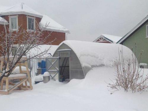 Как навес из поликарбоната превратит ваш небольшой бассейн в уютное место для отдыха Как навес из поликарбоната превратит ваш небольшой бассейн в уютное место для отдыха