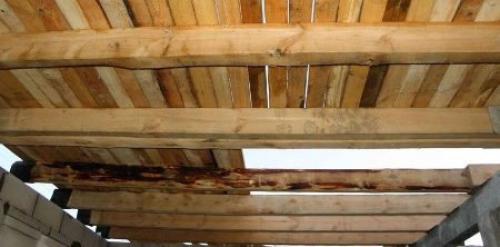 Как увеличить несущую способность деревянной балки перекрытия. Поставить дополнительные деревянные балки