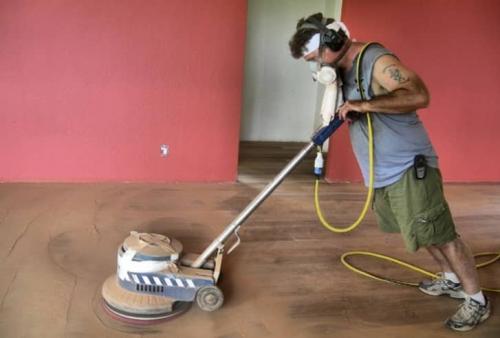 Как выровнять деревянный пол рубанком. Как выровнять деревянный пол не срывая с помощью инструментов