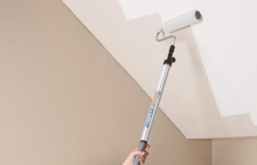 Сколько слоев краски можно наносить на потолок. Сколько раз нужно красить потолок, чтобы не было видно разводов