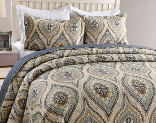 Покрывало на кровать фасоны. Покрывало на кровать в спальню в современном стиле: обзор новинок дизайна + фото