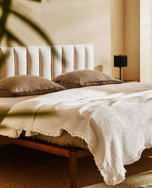 Покрывало на кровать фасоны. Покрывало на кровать в спальню в современном стиле: обзор новинок дизайна + фото