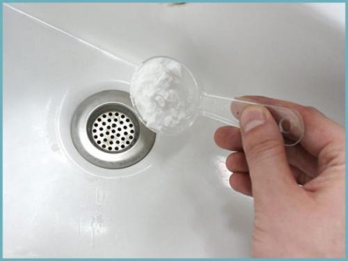 Как прочистить трубы в ванной народными средствами. Химия справится с любым засором