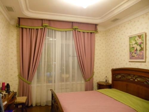 Сочетание штор и покрывала. Варианты сочетания штор и покрывала на кровать в спальне