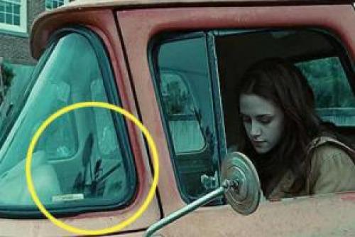 Горизонтальный деревянный забор на металлических столбах. Монтаж штакетника