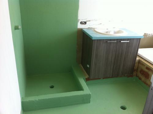 Гидроизоляция стен под плитку в ванной. Виды материалов