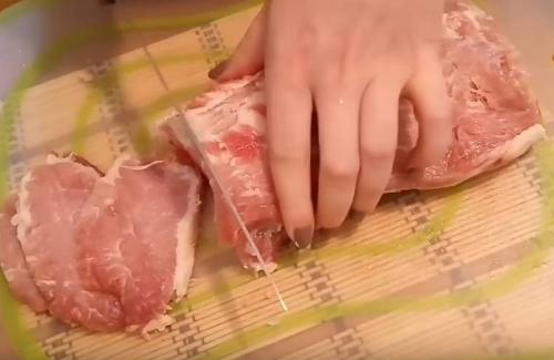 Мясо на отбивные, какая часть. Отбивные из свинины на сковороде: 10 рецептов, как приготовить сочные и мягкие