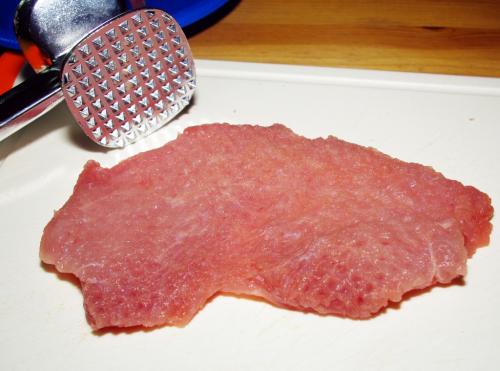 Как правильно нарезать мясо для отбивных. Мои отбивные всегда получаются сочными и с хрустящей корочкой. Я все время пользуюсь мамиными секретами 03