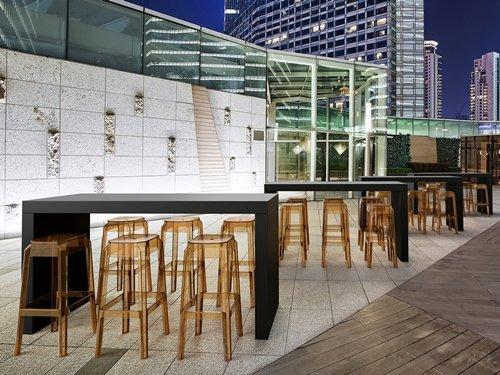 Прозрачные стулья: современный и стильный выбор для интерьера 19 Прозрачные стулья: современный и стильный выбор для интерьера 19