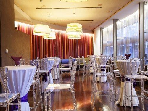 Прозрачные стулья: современный и стильный выбор для интерьера 12 Прозрачные стулья: современный и стильный выбор для интерьера 12