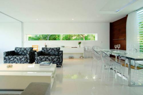 Прозрачные стулья: современный и стильный выбор для интерьера 37 Прозрачные стулья: современный и стильный выбор для интерьера 37