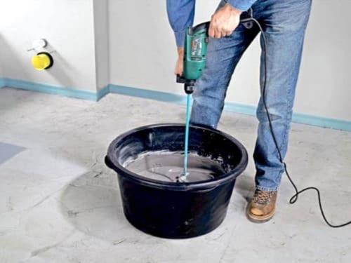 Как класть плитку на пол в ванной. Пошаговая инструкция