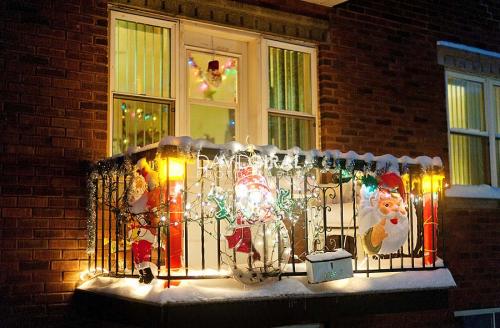 Как украсить дом на новый год своими рукаим. 20 способов дёшево и сердито украсить квартиру или дом к Новому году 09 Как украсить дом на новый год своими рукаим. 20 способов дёшево и сердито украсить квартиру или дом к Новому году 09