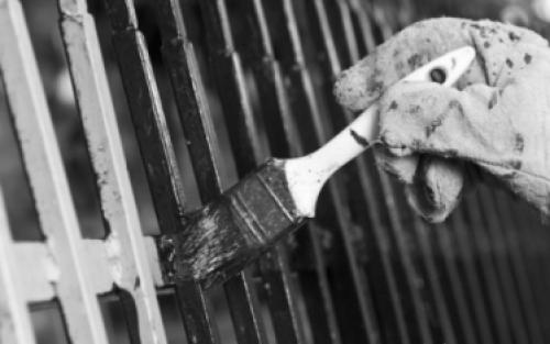 Как сохранить эстетику металлического забора. Как сохранить аккуратный внешний вид металлического забора?