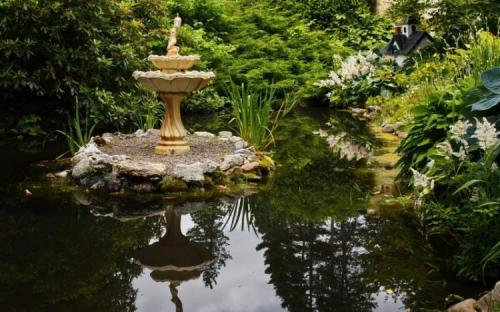 Какие оригинальные украшения можно использовать для украшения сада. Функциональный декор